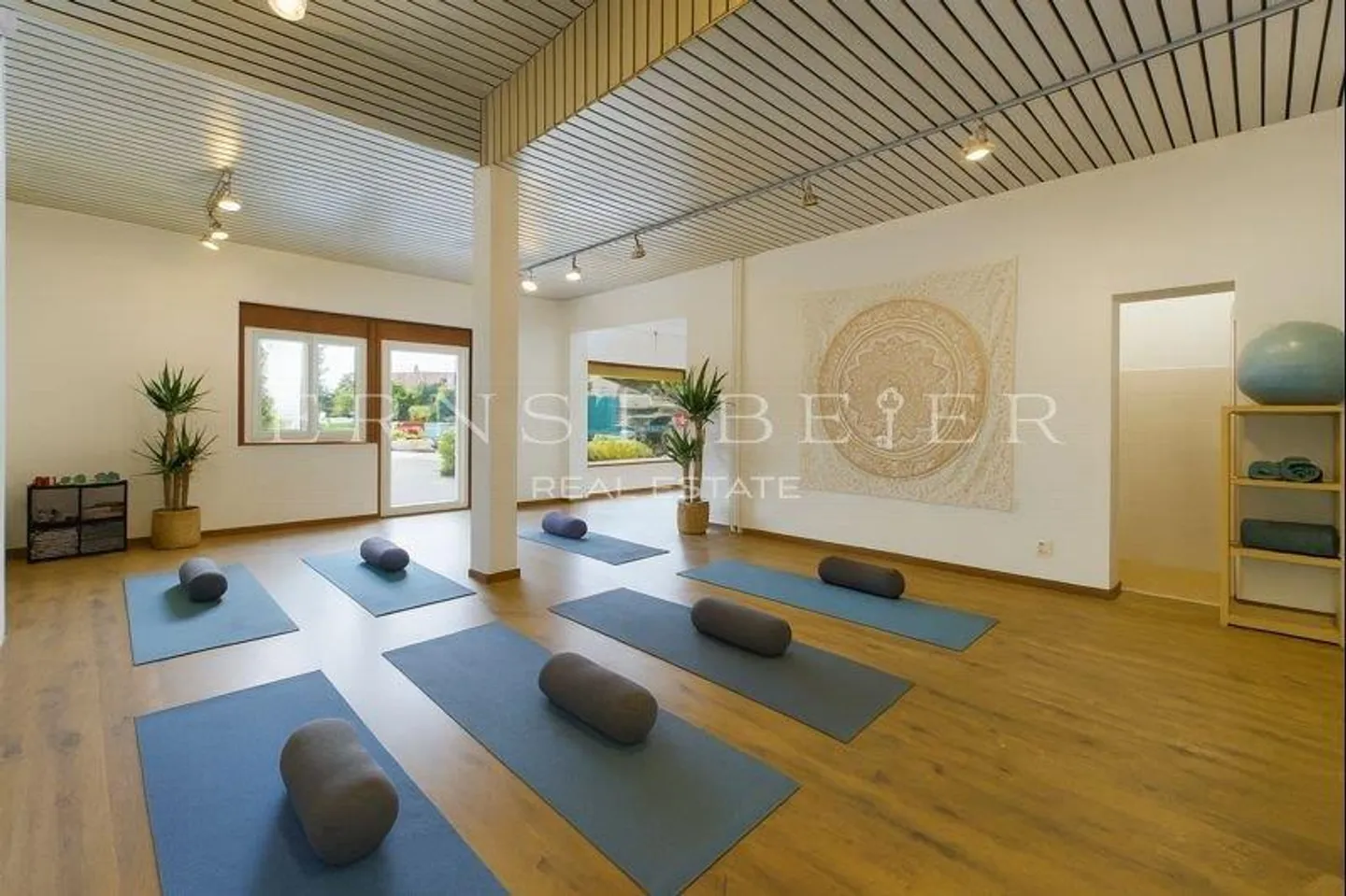 Arcade commerciale con vetrine - Foto 1 di 13