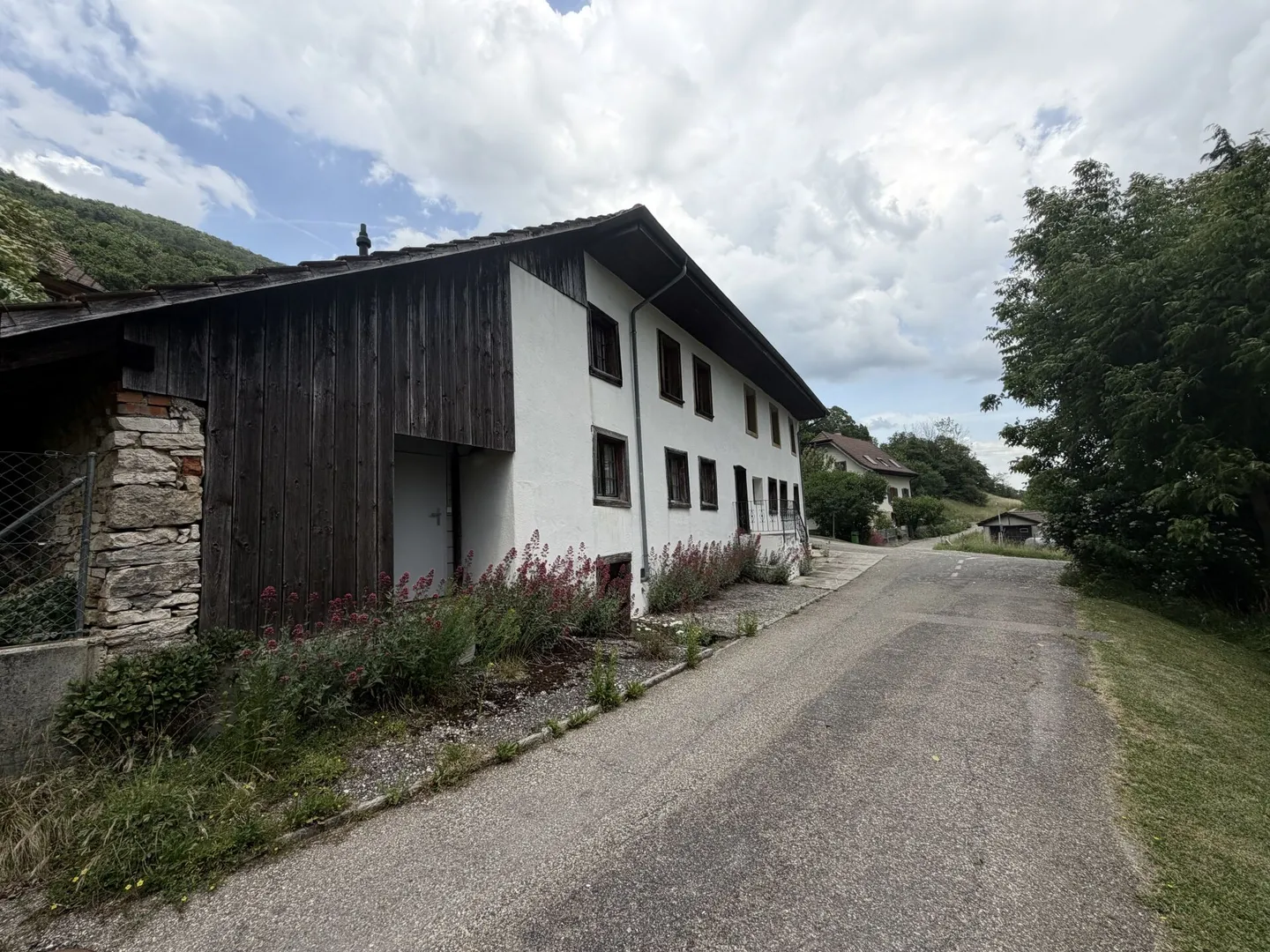 Seltene Gelegenheit: Wohnhaus mit Ökonomieteil und Baulandreserve auf 1'752 m² in Lostorf - Foto 9 di 15