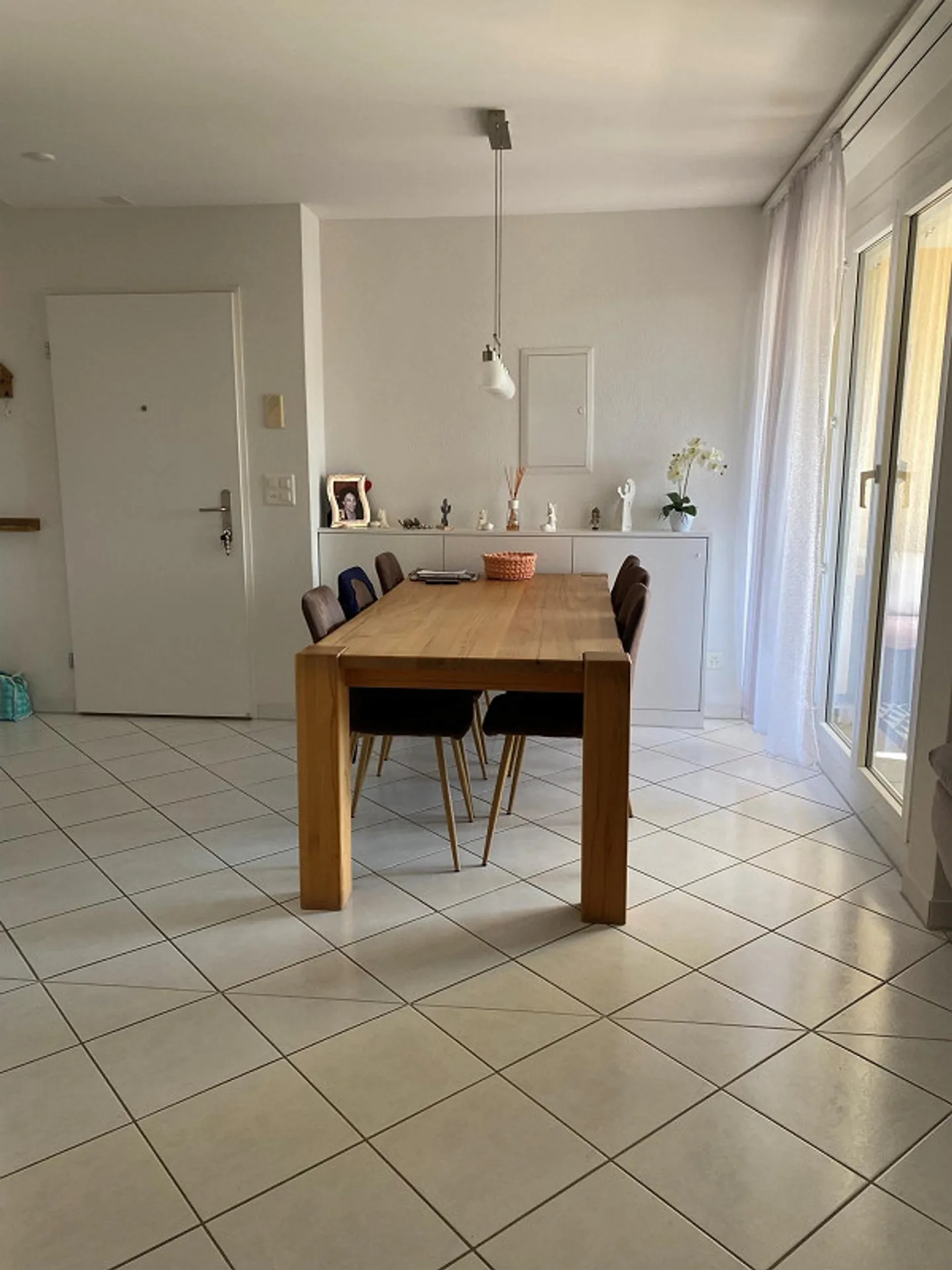 Ampio appartamento di 3,5 locali con balcone e vista lago - Foto 7 di 10