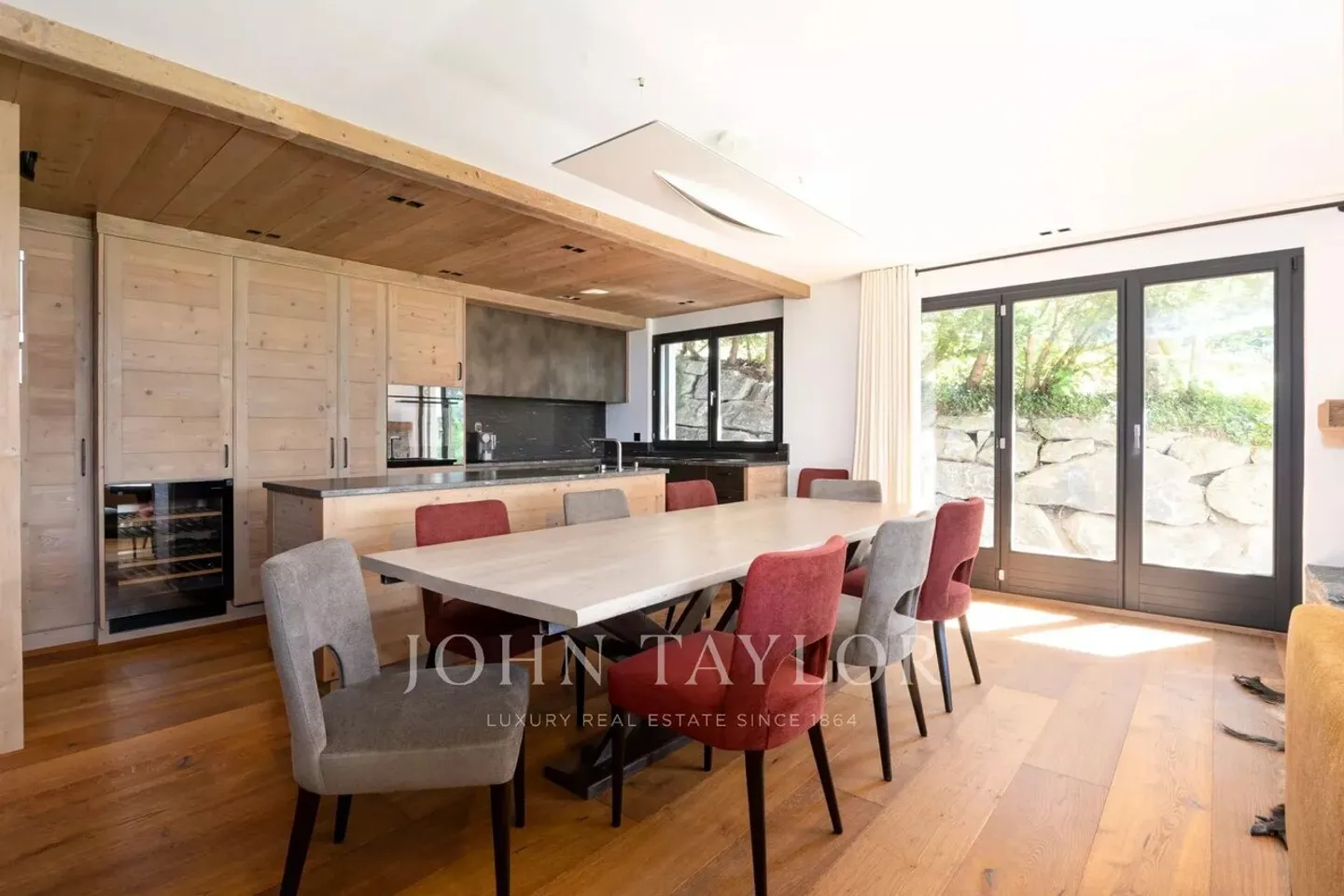 Exceptional apartment with garden and panoramic view in Plans-Mayens - Photo 4 of 11