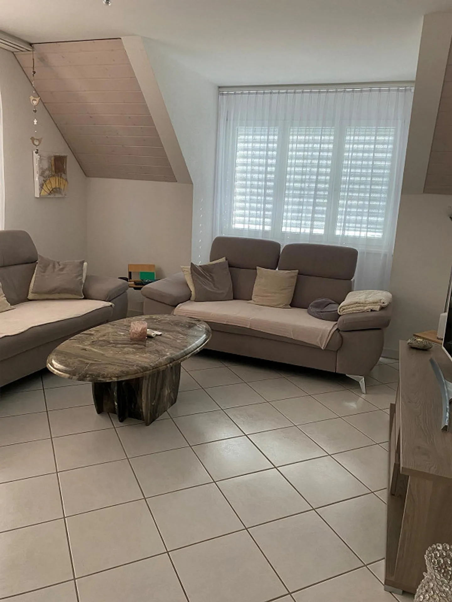 Ampio appartamento di 3,5 locali con balcone e vista lago - Foto 9 di 10