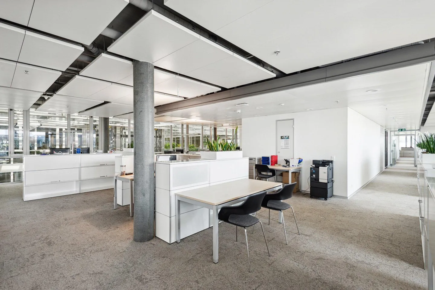 Sustainable Office Spaces Near Zurich Airport - Photo 5 of 13