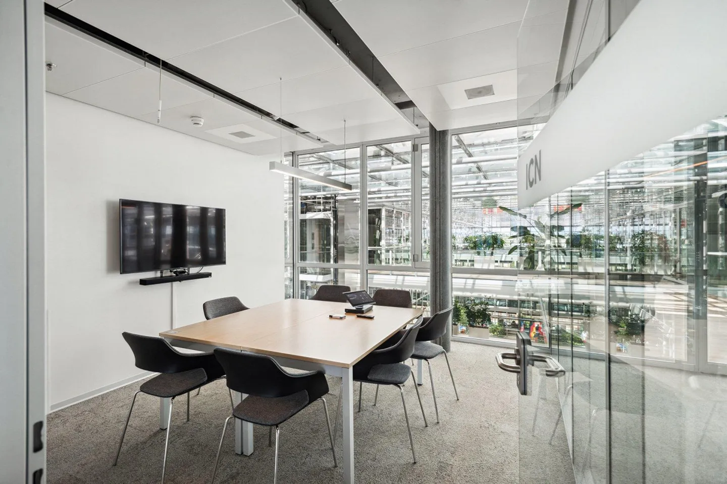 Sustainable Office Spaces Near Zurich Airport - Photo 6 of 13