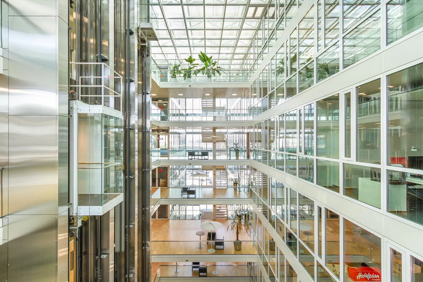 Sustainable Office Spaces Near Zurich Airport - Photo 7 of 13