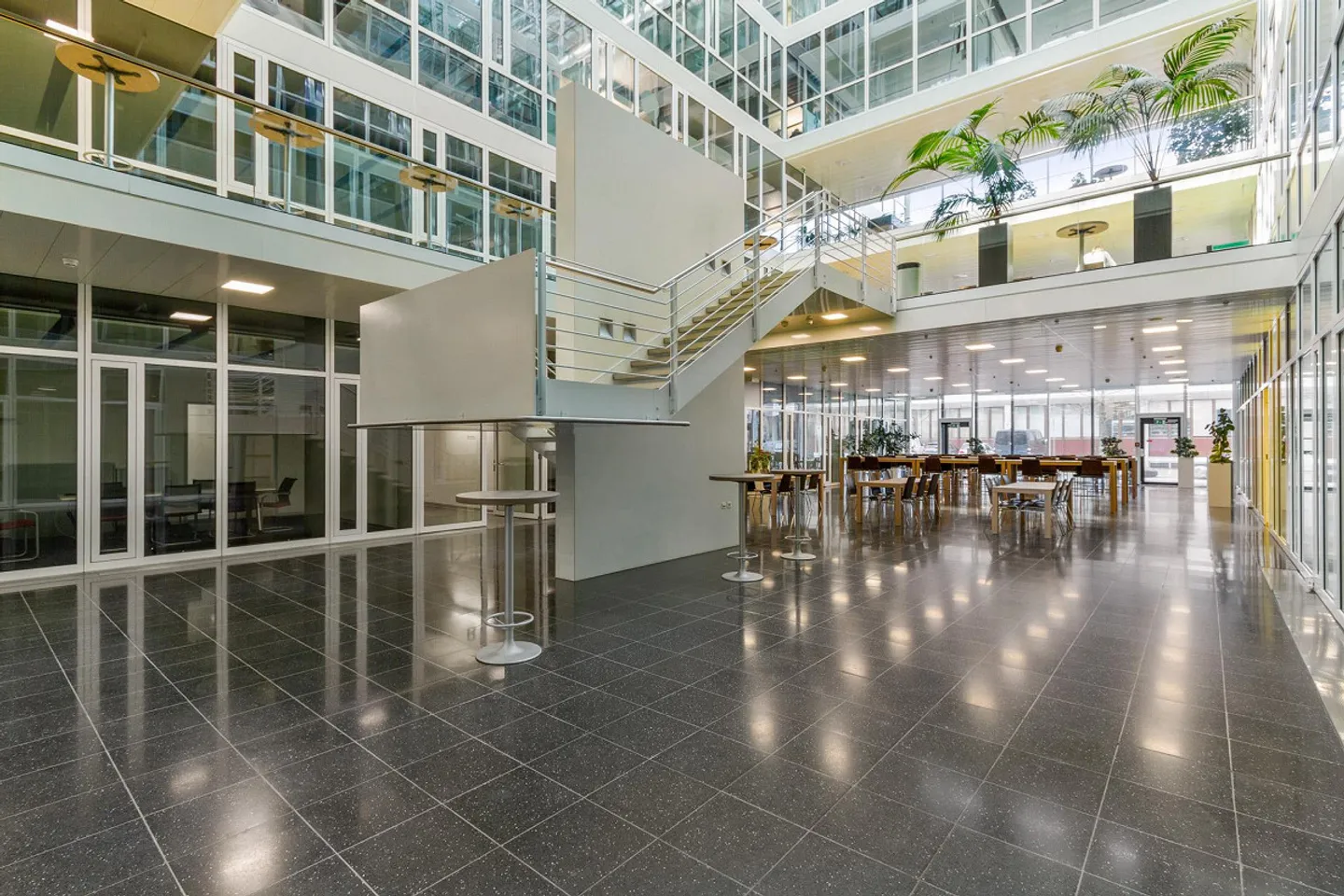 Sustainable Office Spaces Near Zurich Airport - Photo 9 of 13