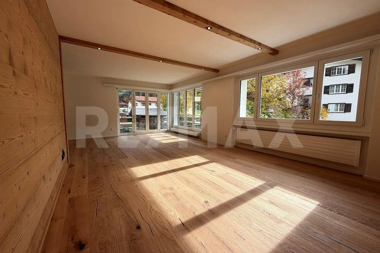 3.5-Zimmer-Wohnung in Klosters – hochwertig saniert mit Chalet-Charme - Foto 2 di 13