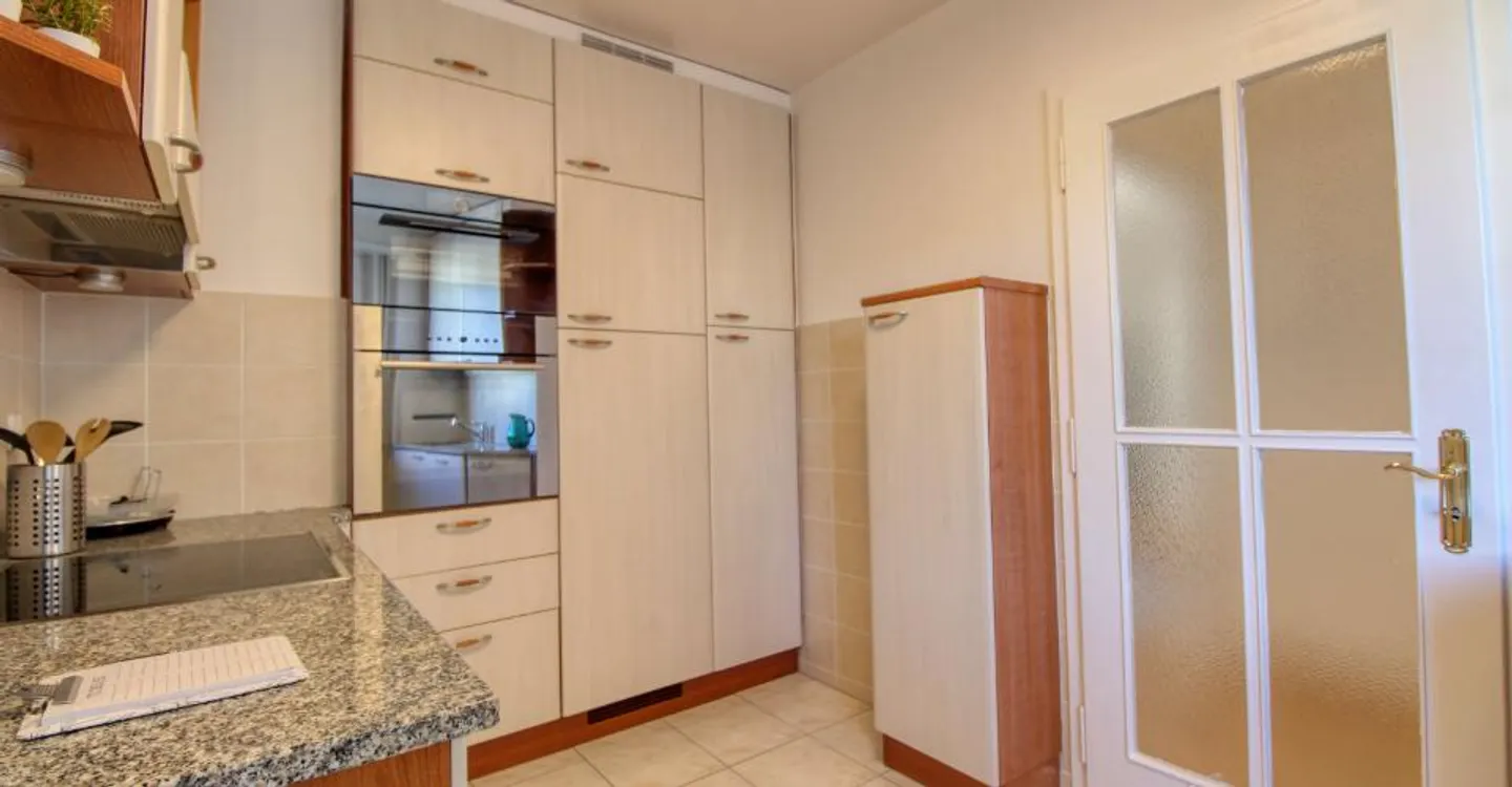 Furnished Room in Prime Location - Photo 9 of 17