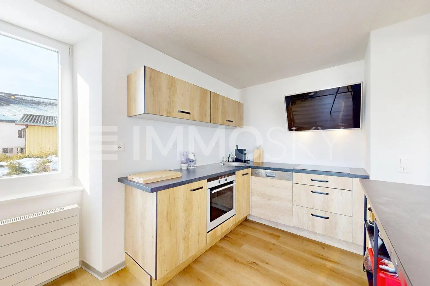 Spacious renovated detached house - Photo 2 of 5