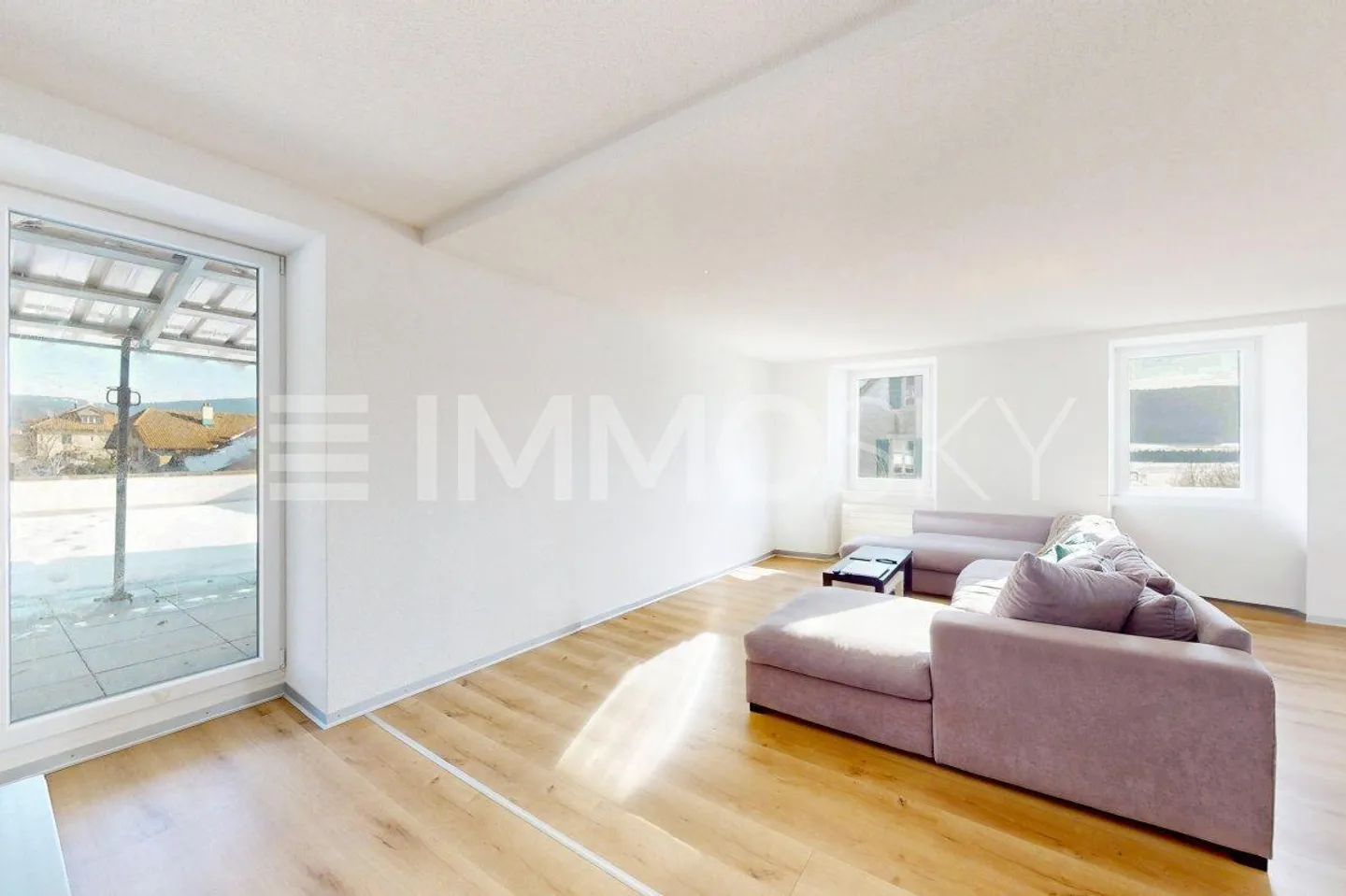 Spacious renovated detached house - Photo 3 of 5