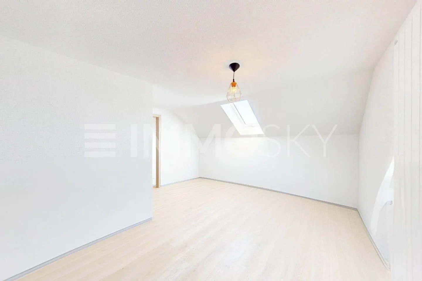 Spacious renovated detached house - Photo 4 of 5