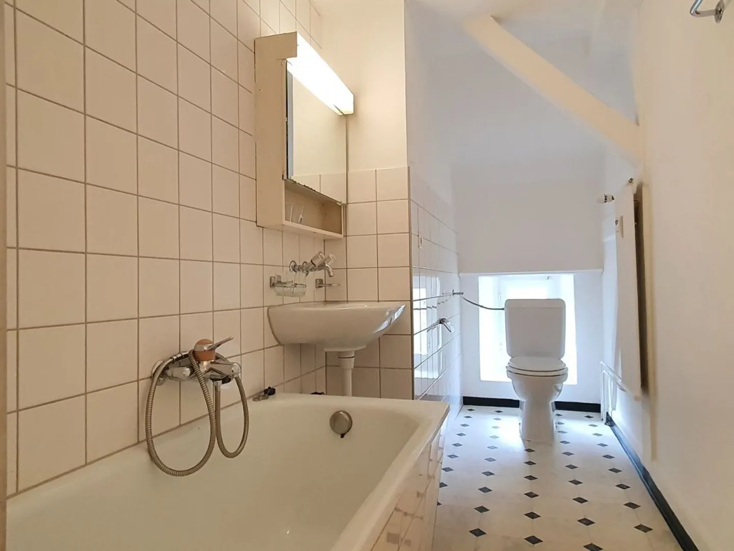 preisgünstige und gut erhaltene 3.0-Zimmer-Dachwohnung - Foto 6 von 8