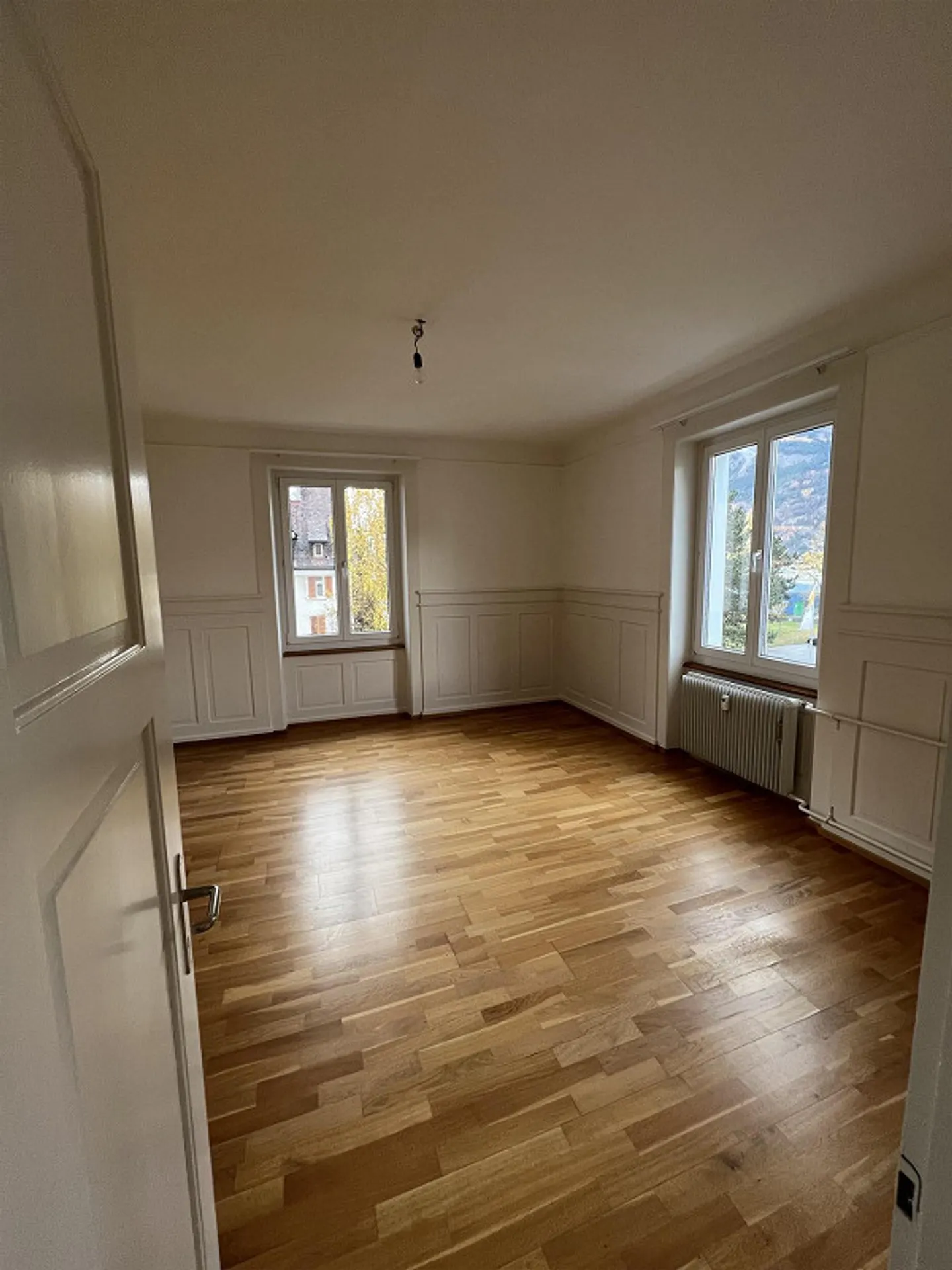 Charmante 4 Zimmer Altbau-Wohnung mit renoviertem Bad - Photo 2 sur 17