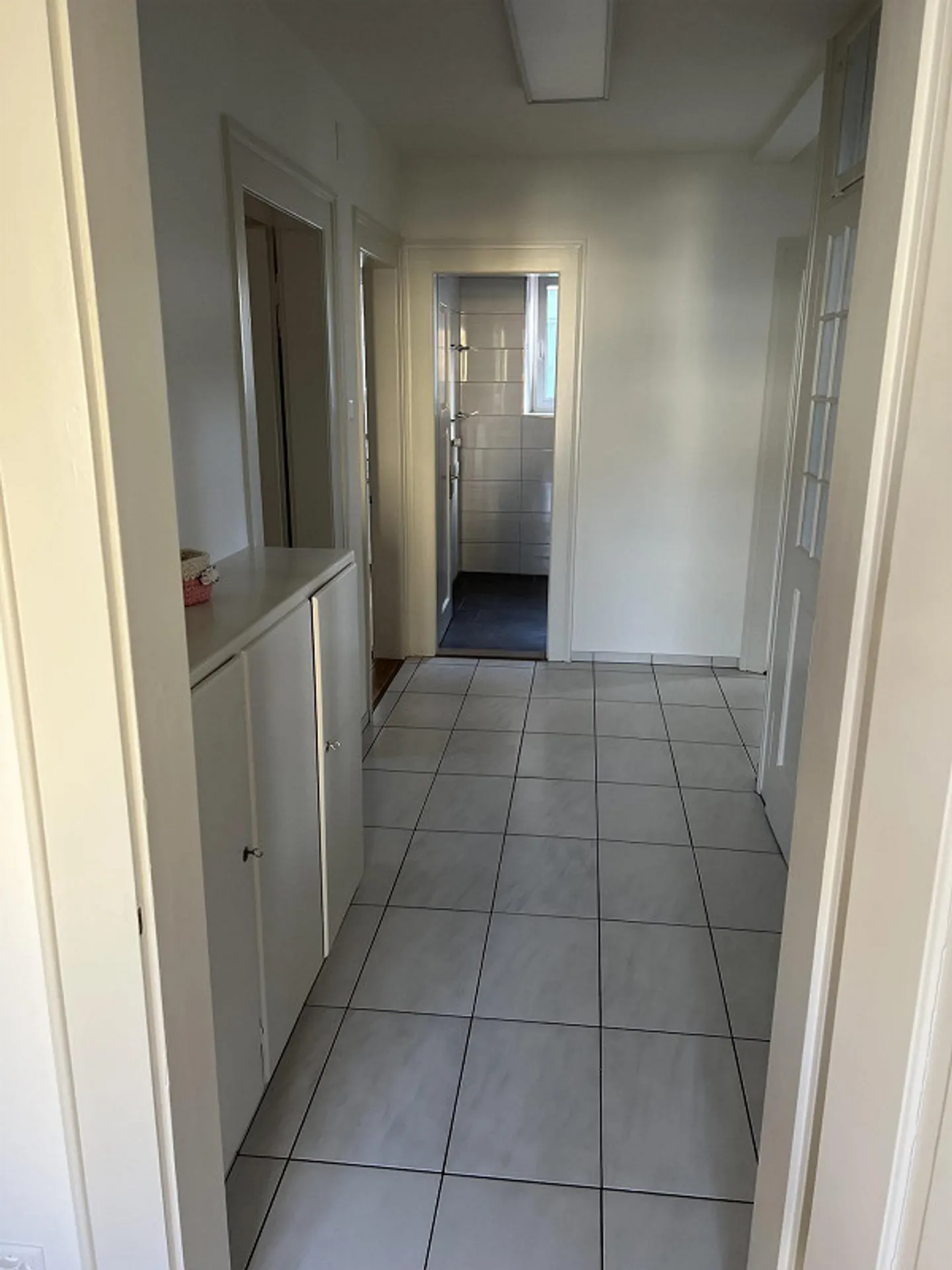 Charmante 4 Zimmer Altbau-Wohnung mit renoviertem Bad - Photo 3 sur 17