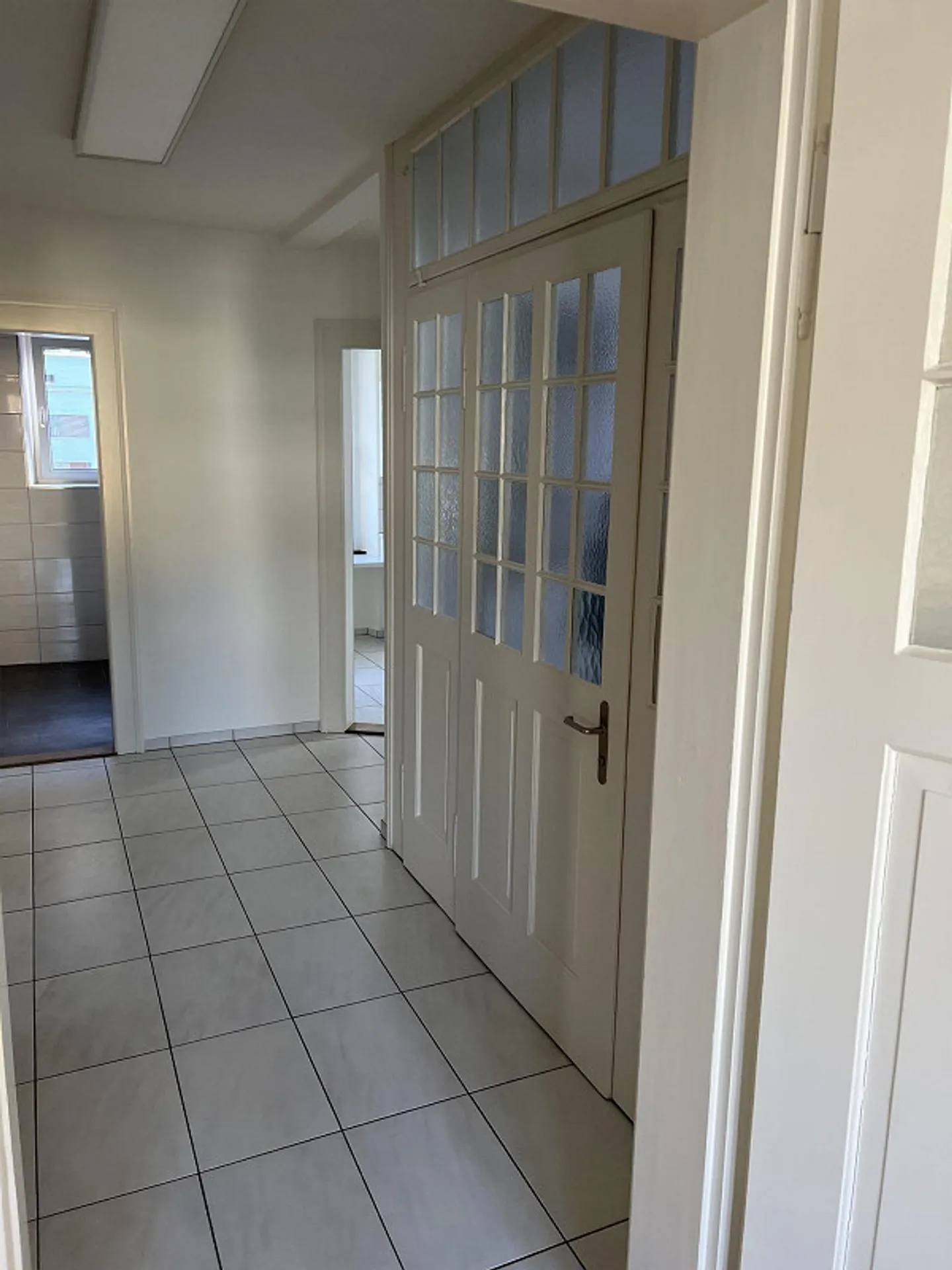 Charmante 4 Zimmer Altbau-Wohnung mit renoviertem Bad - Photo 4 sur 17
