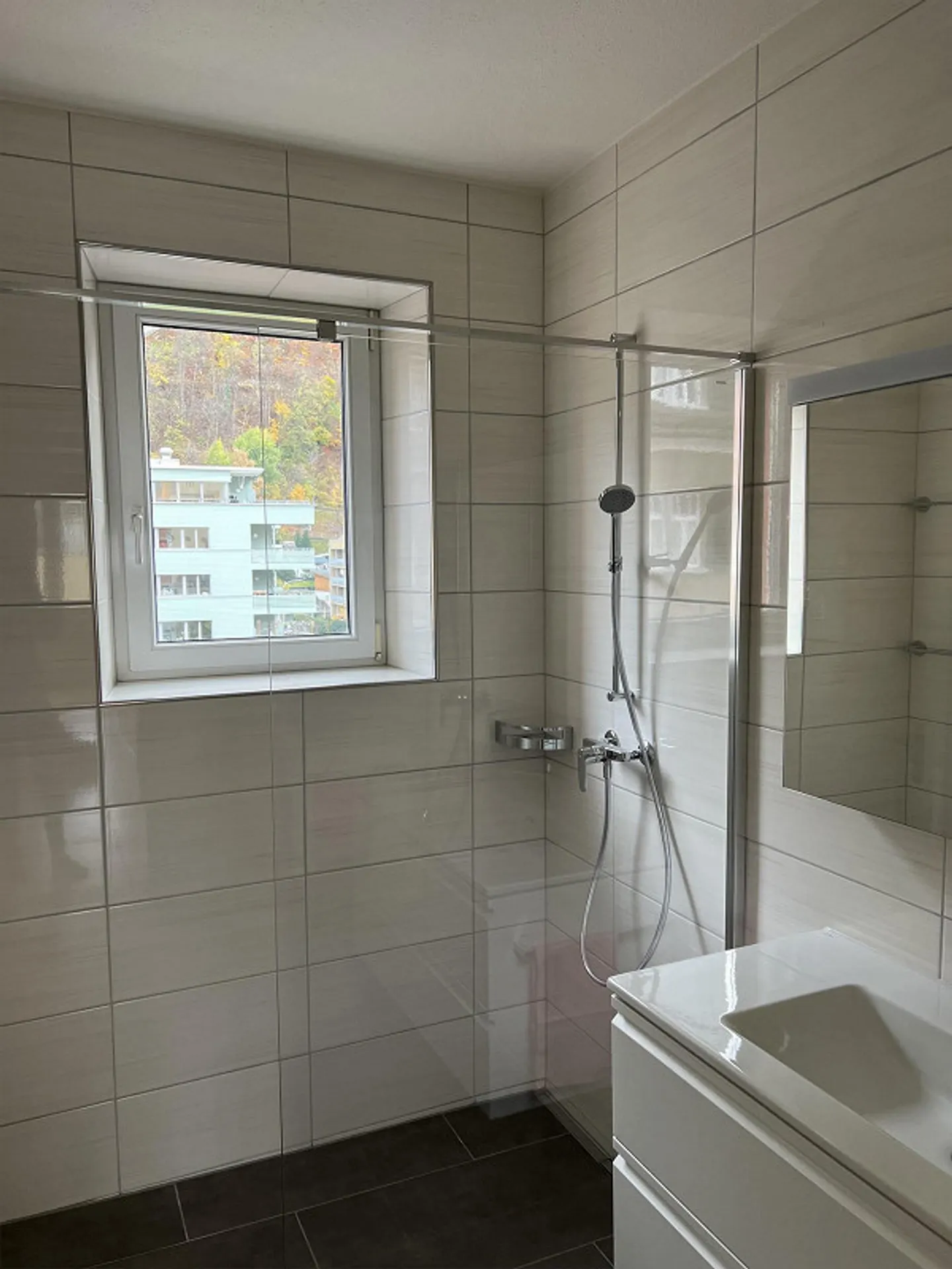 Charmante 4 Zimmer Altbau-Wohnung mit renoviertem Bad - Photo 5 sur 17