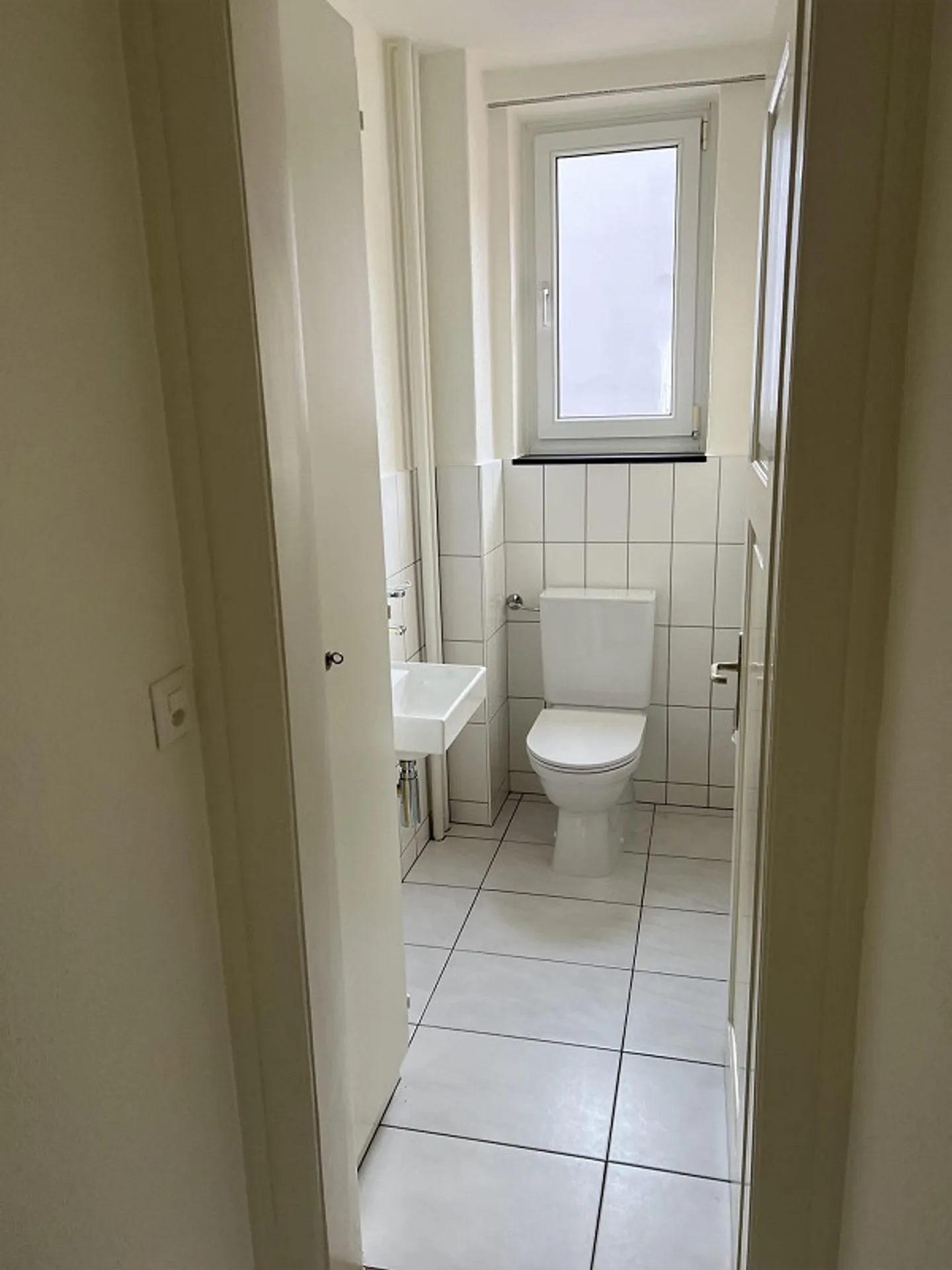 Charmante 4 Zimmer Altbau-Wohnung mit renoviertem Bad - Photo 6 sur 17
