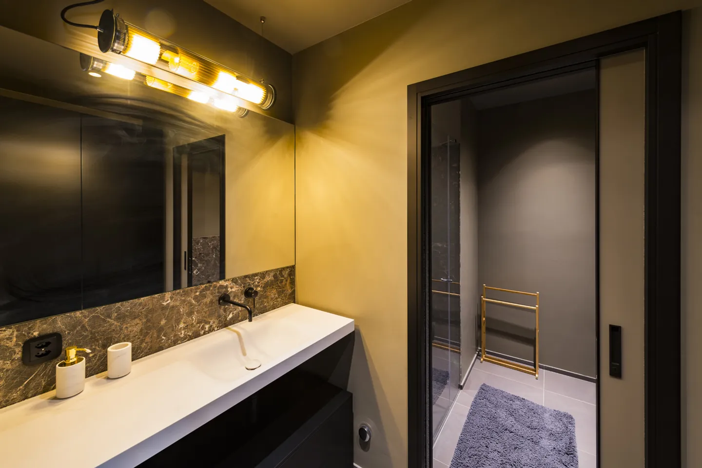 Luxury Apartment by Lake Lugano - Photo 4 of 5