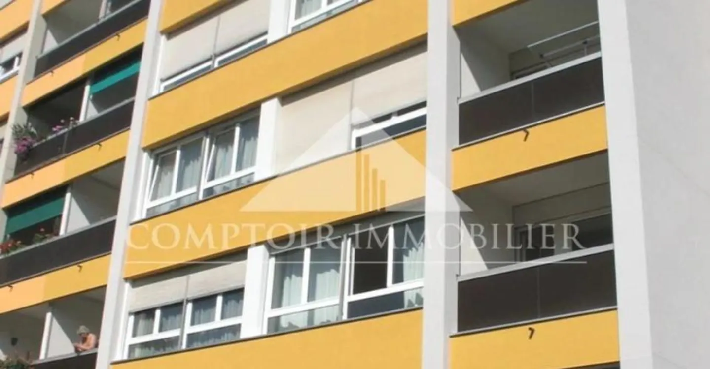 Appartement traversant avec balcon à louer à Meyrin, proche commerces - Photo 1 of 1