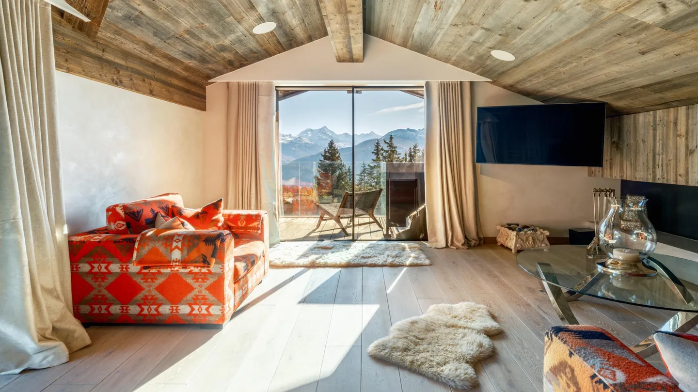 Exceptional Alpine Property for Sale in Crans-Montana - Photo 9 of 50