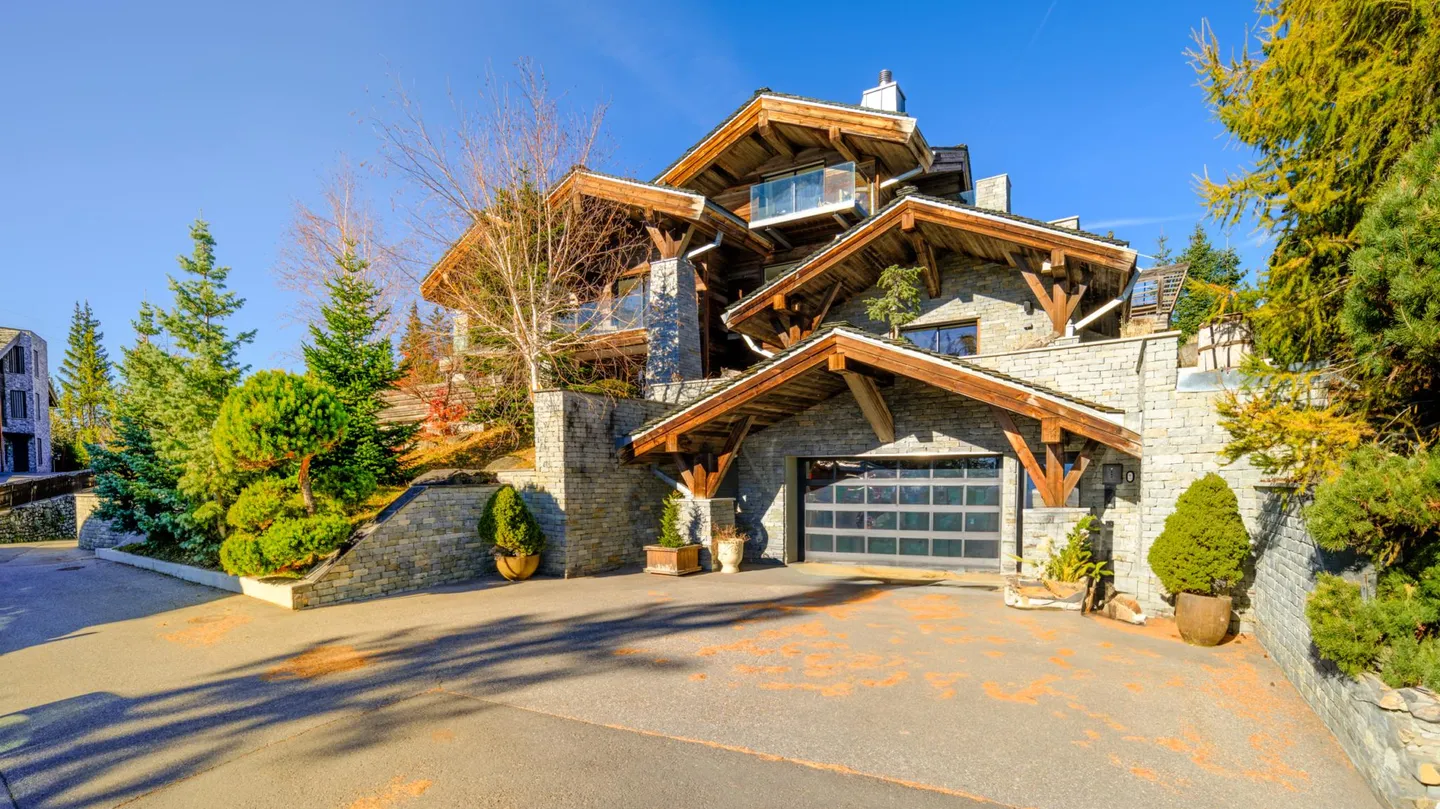 Exceptional Alpine Property for Sale in Crans-Montana - Photo 39 of 50