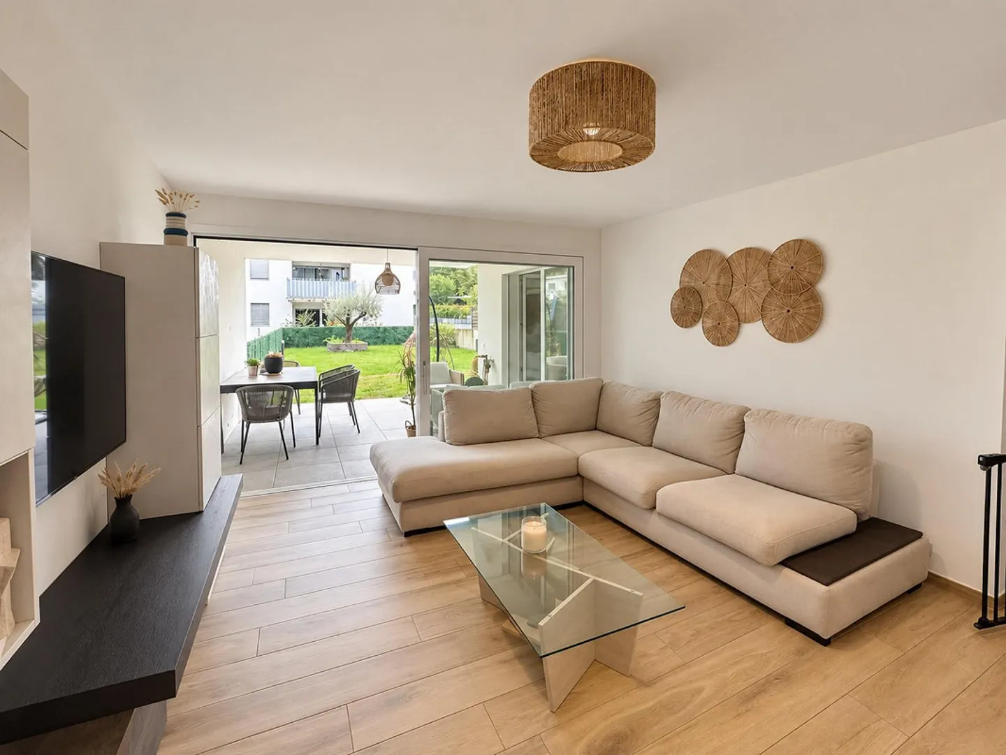 MODERN UND NEU 3.5 MIT GARTEN IN RIVERA - Foto 3 von 13