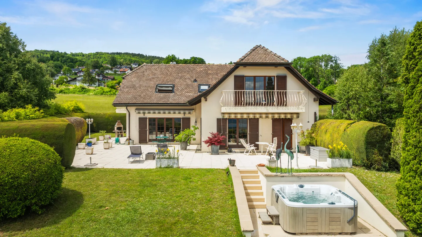 Bella villa familiare ad Arzier-le-Muid - Foto 1 di 14