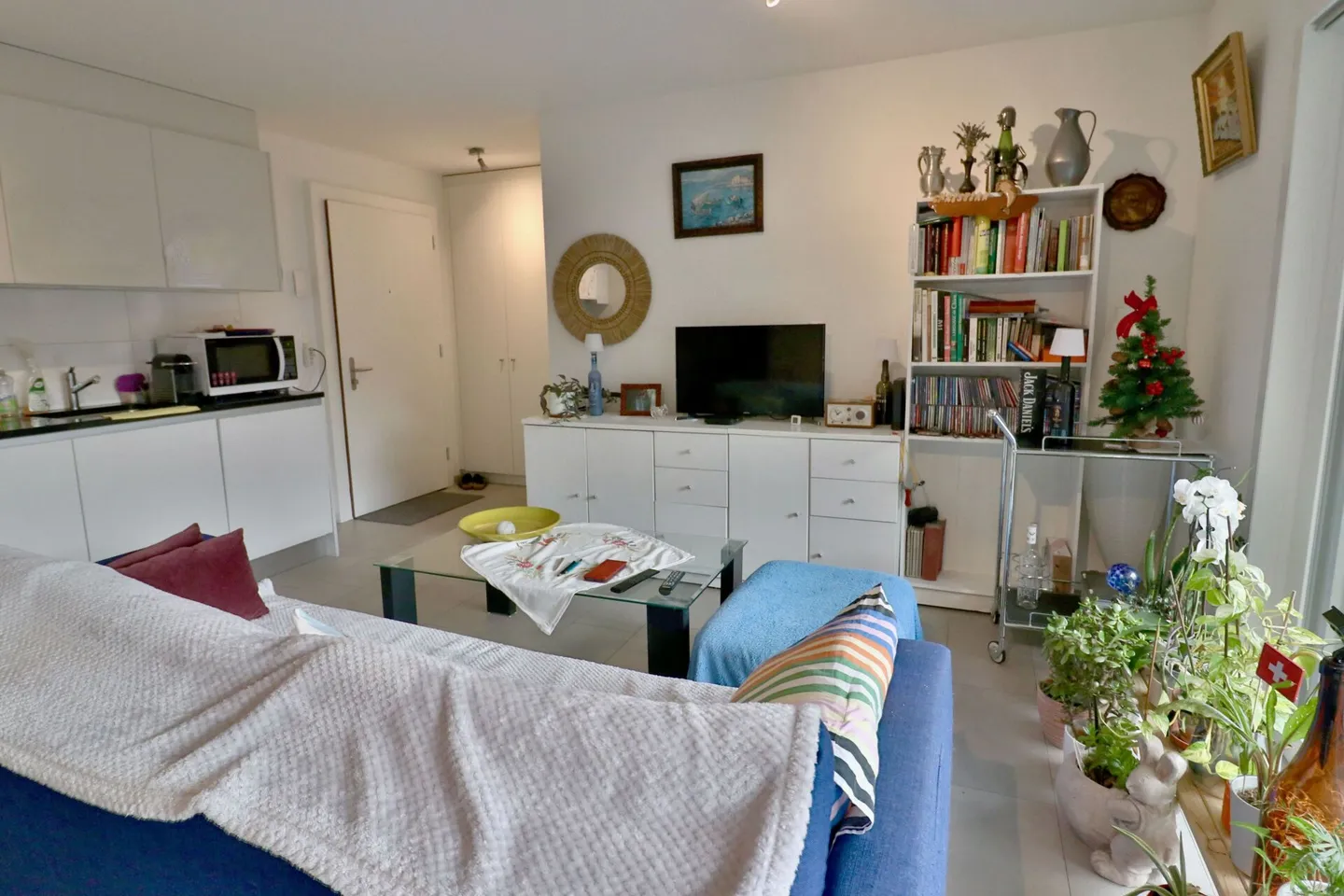 Schöne 2,5-Zimmer-Wohnung mit Balkon in ruhiger Lage. Ideal für Rendite - Foto 2 von 13