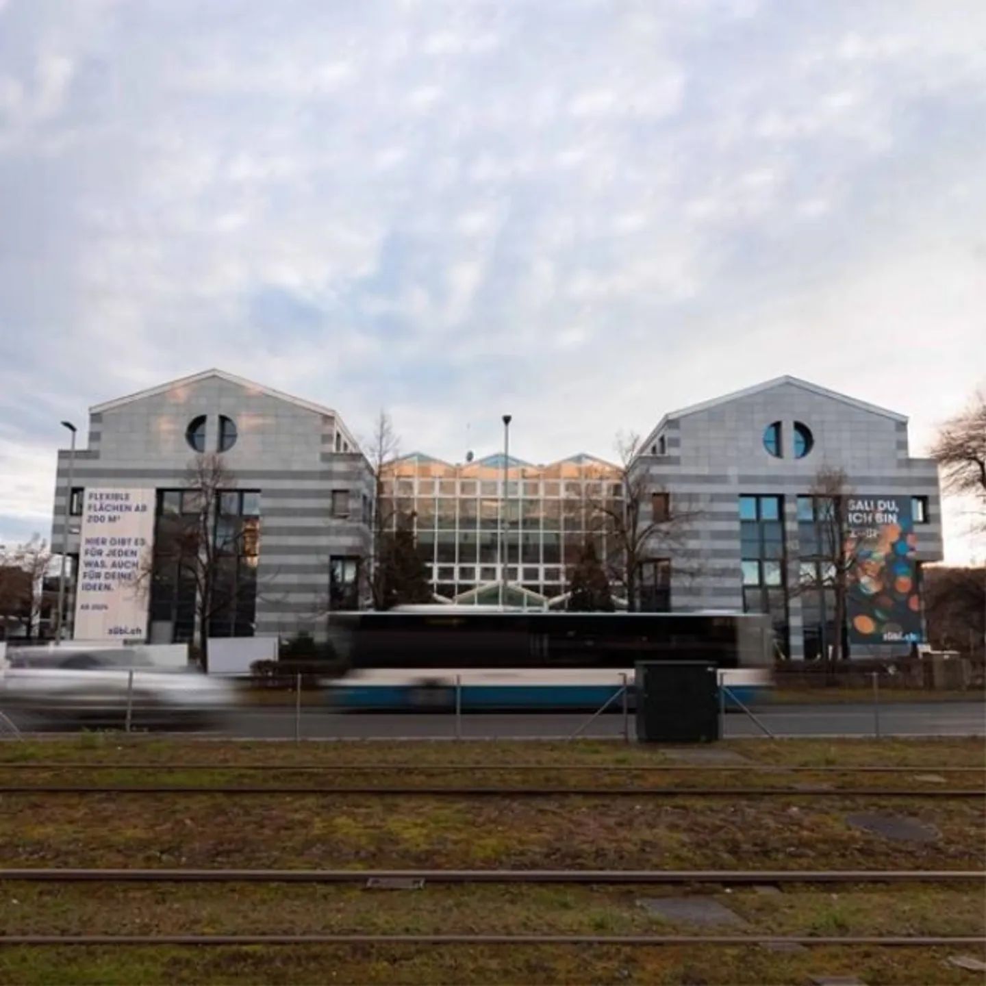 «Diverse Lagerräume gegenüber vom Stettbach Bahnhof» - Foto 2 von 3