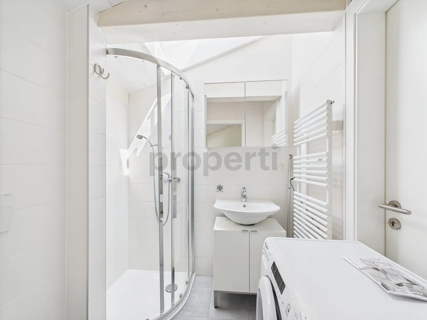 Möblierte Wohnung mit Terrasse nur wenige Schritte von der UN entfernt - Ruhe, Komfort & Dienstleistungen - Foto 8 von 12