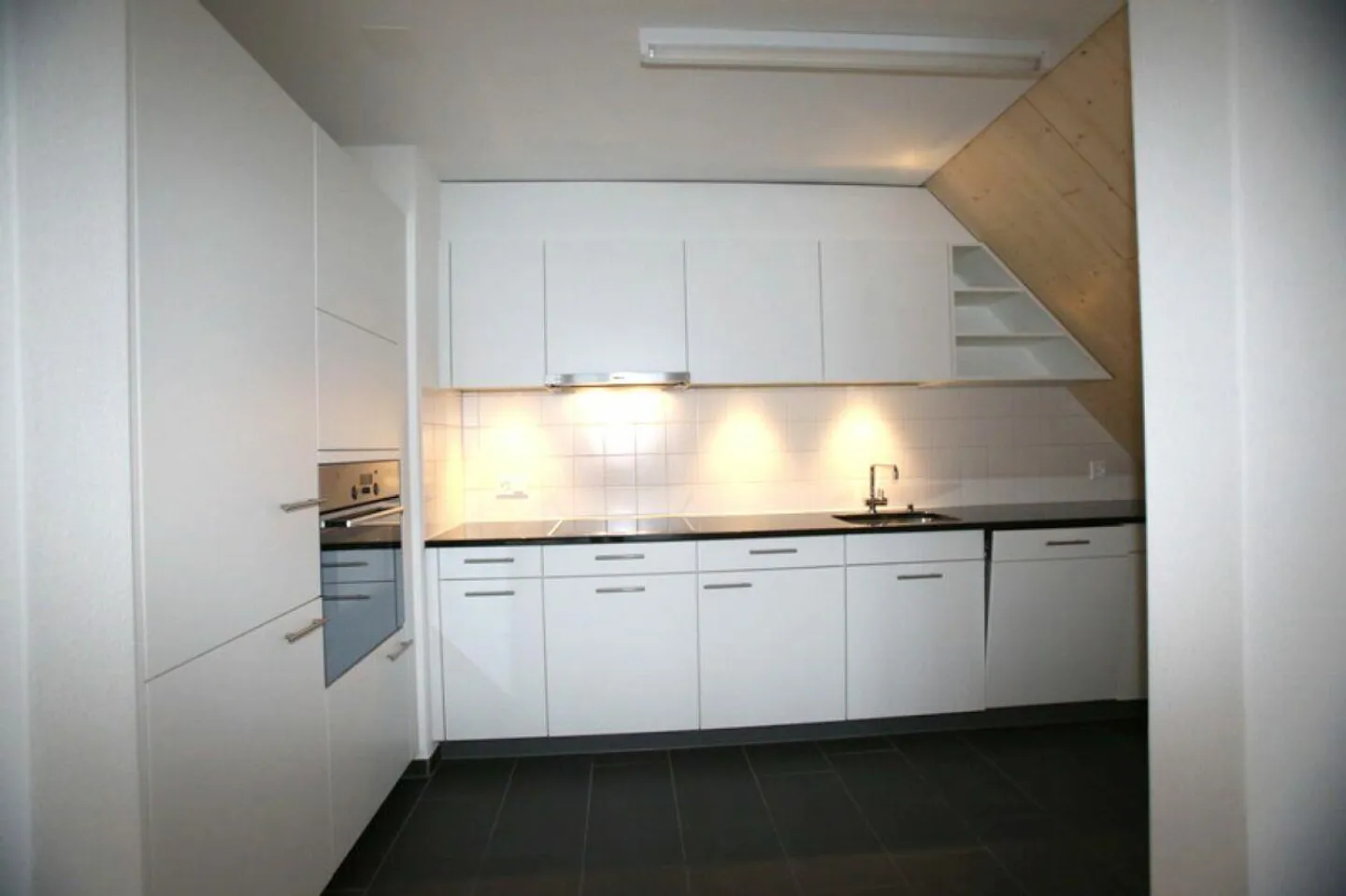 GROSSZÜGIGE MAISONETTEWOHNUNG IN LÄNDLICHER IDYLLE - Photo 2 sur 17