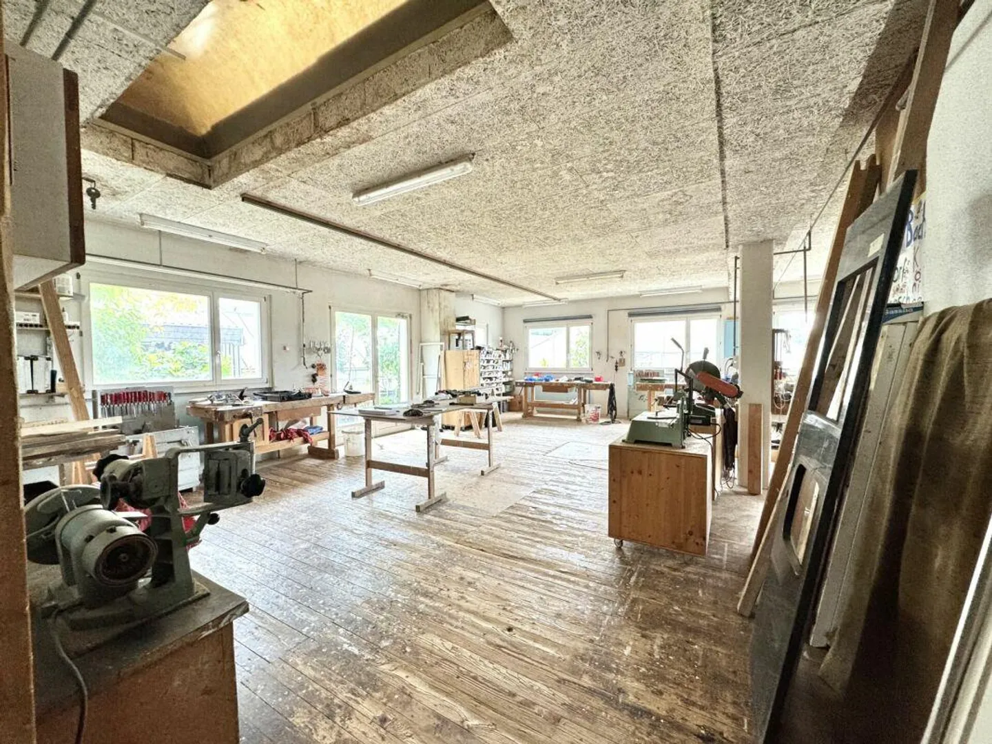 Hall commercial attrayant avec potentiel de développement - Photo 5 sur 7