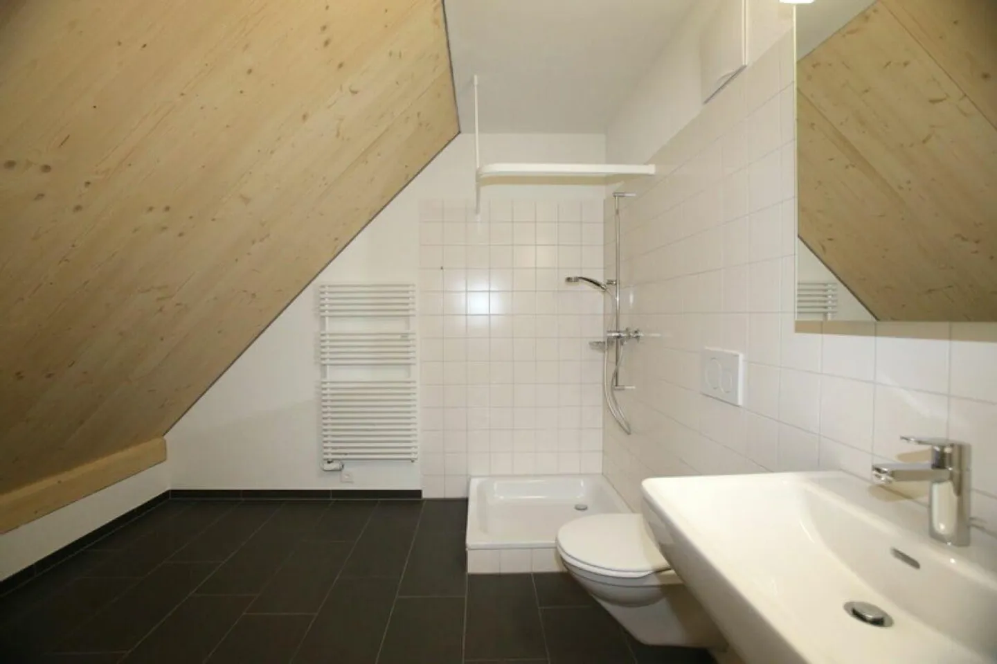 GROSSZÜGIGE MAISONETTEWOHNUNG IN LÄNDLICHER IDYLLE - Photo 7 sur 17