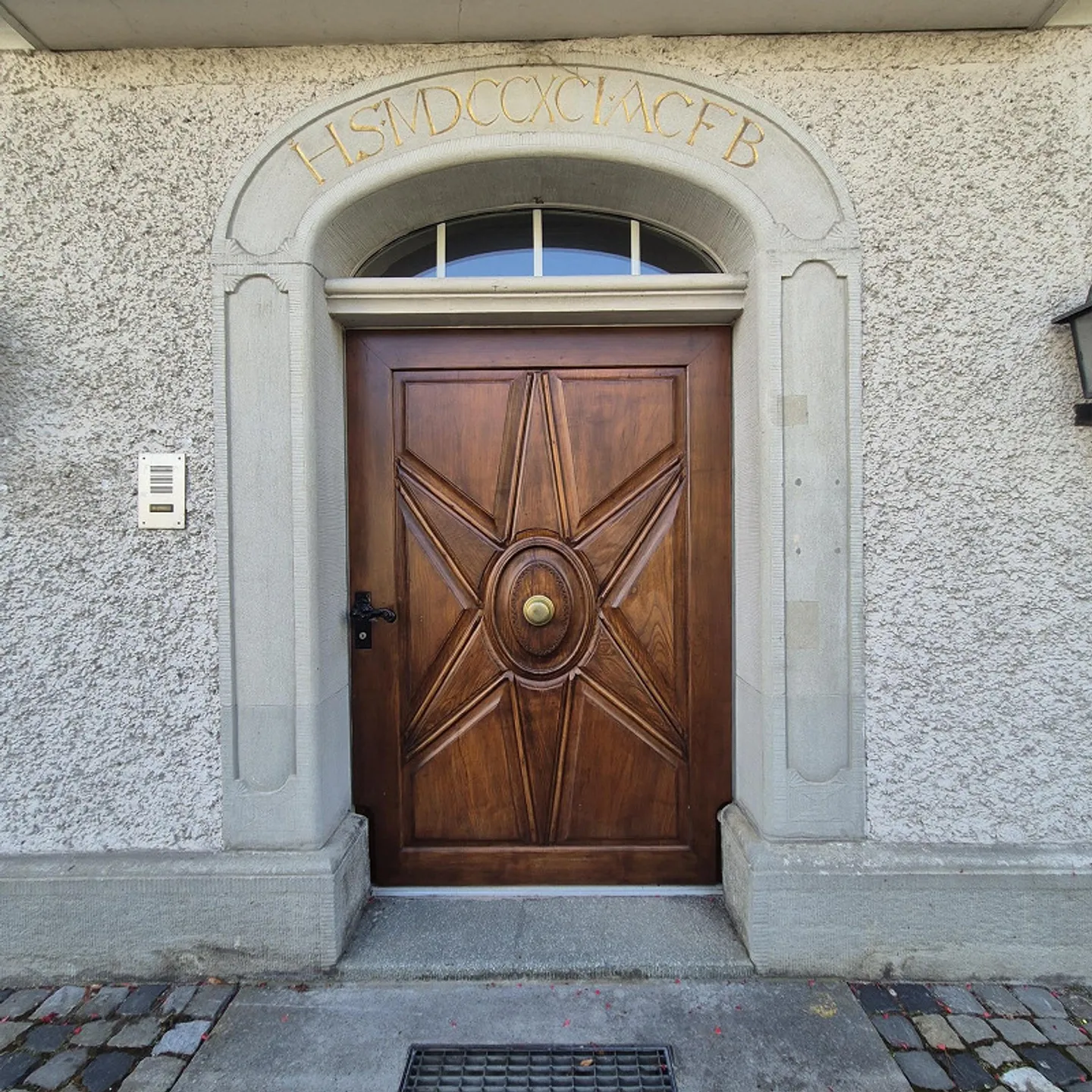 Apartment with possibility for commercial use in the center - Photo 3 of 14