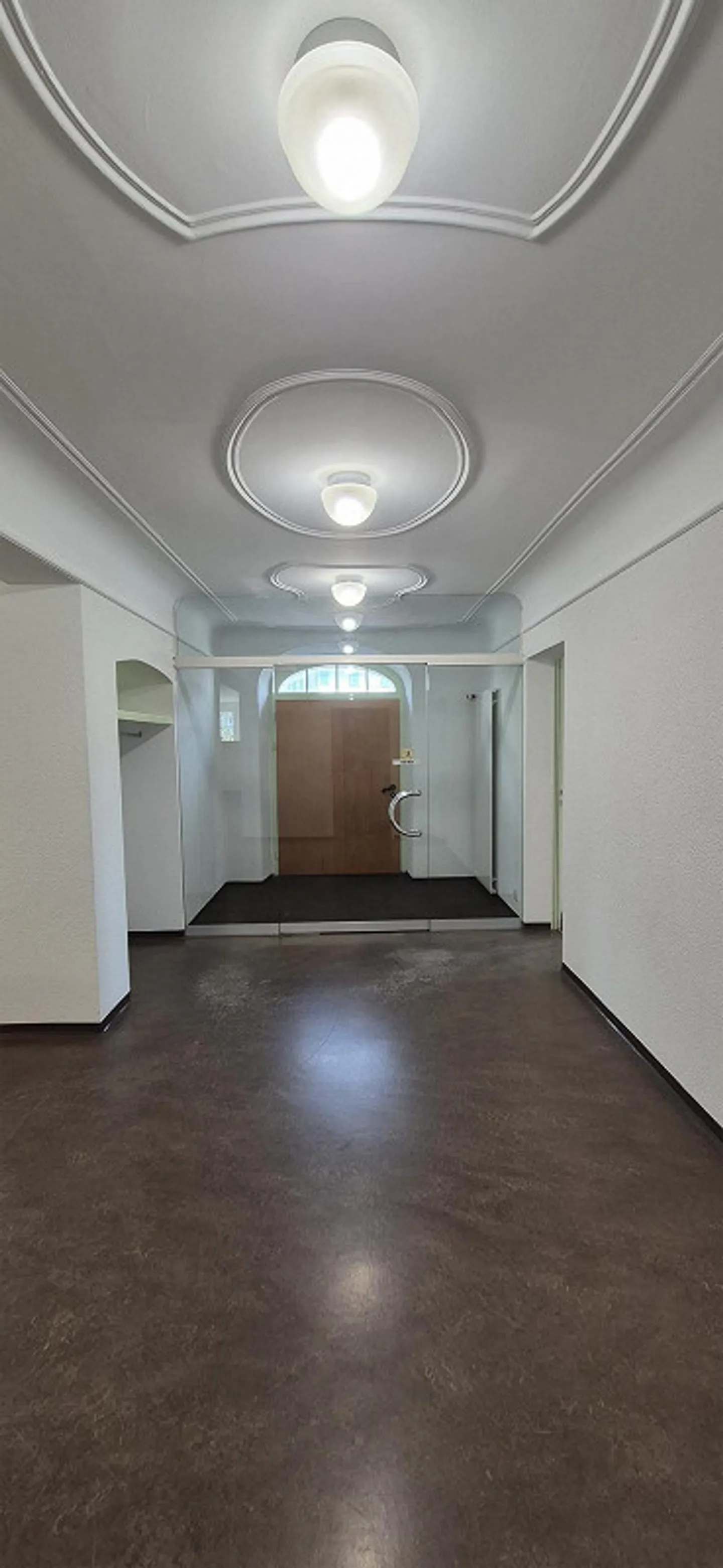 Apartment with possibility for commercial use in the center - Photo 2 of 14