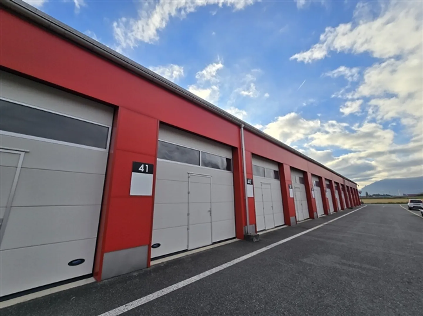 Box n°41 - 45m2 - sans mezzanine - Mécaniciens interdits - Photo 2 sur 8