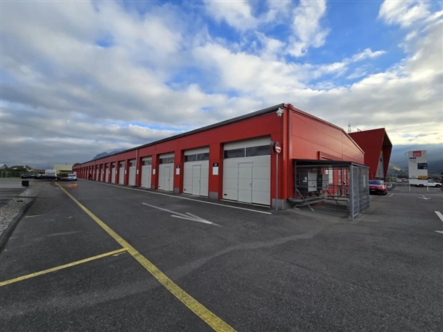 Box n°41 - 45m2 - sans mezzanine - Mécaniciens interdits - Photo 3 sur 8