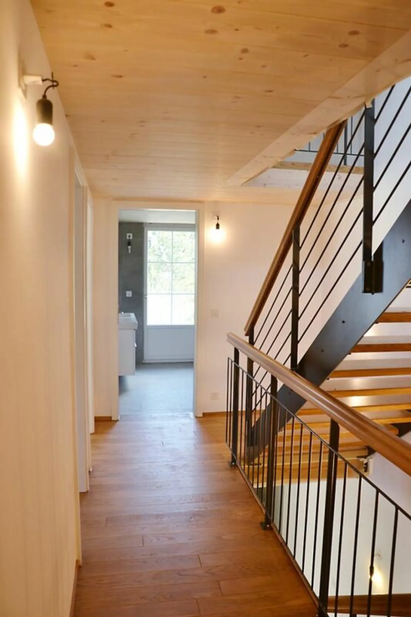 Casa a 3 generazioni, 7 stanze + 2 stanze + giardino. Elegante, moderno, chic ristrutturato, molto luminoso, tutto biologico - oppure: appartamento di 7 stanze e appartamento/bureau Au-pair di 2 stanze - Foto 8 di 15