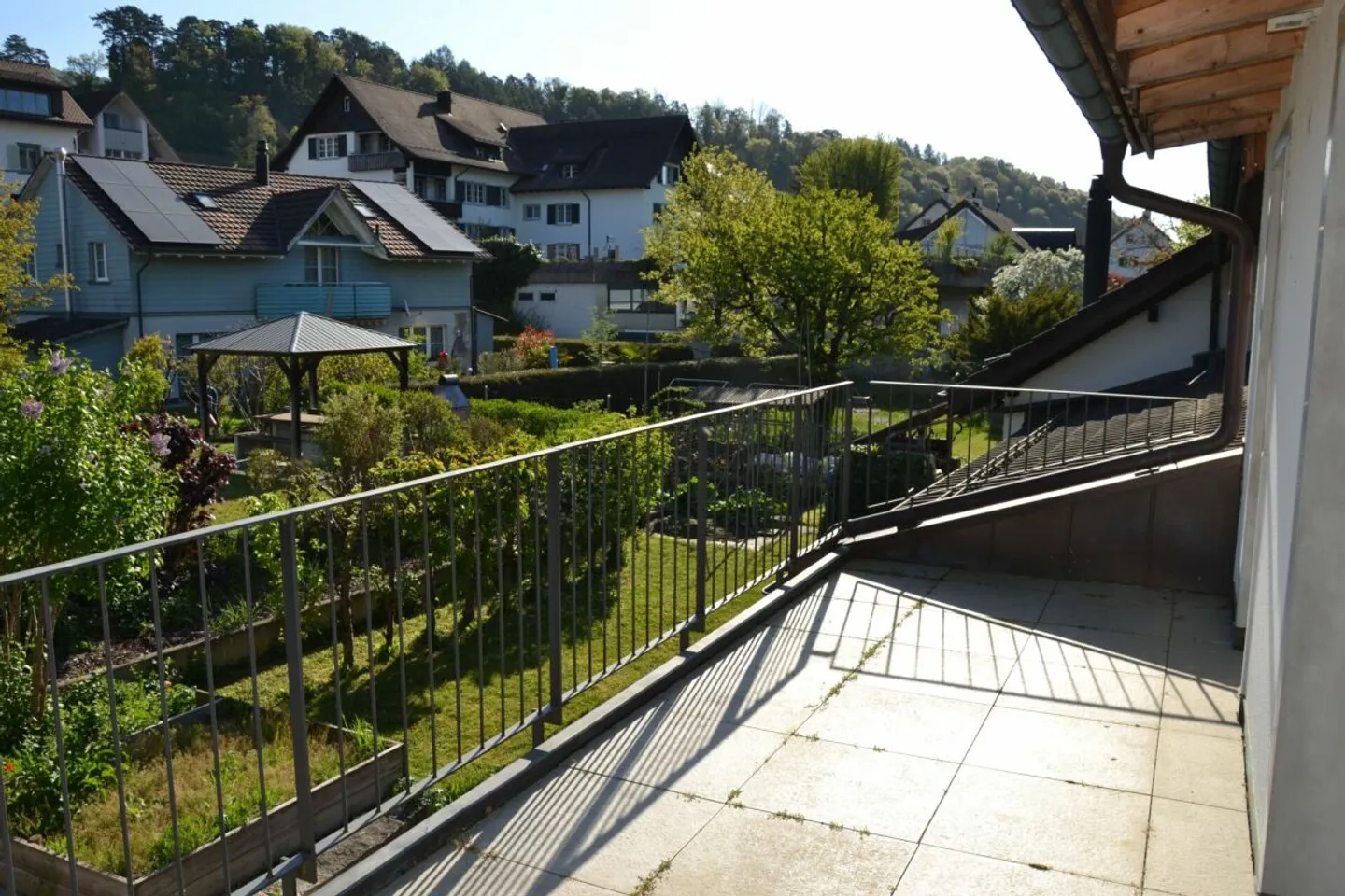 Casa a 3 generazioni, 7 stanze + 2 stanze + giardino. Elegante, moderno, chic ristrutturato, molto luminoso, tutto biologico - oppure: appartamento di 7 stanze e appartamento/bureau Au-pair di 2 stanze - Foto 9 di 15