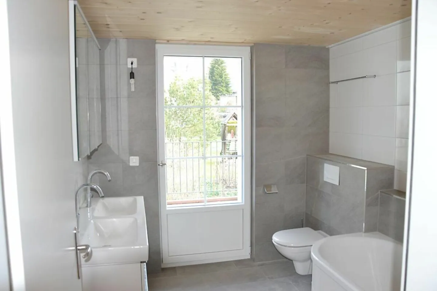 Casa a 3 generazioni, 7 stanze + 2 stanze + giardino. Elegante, moderno, chic ristrutturato, molto luminoso, tutto biologico - oppure: appartamento di 7 stanze e appartamento/bureau Au-pair di 2 stanze - Foto 10 di 15