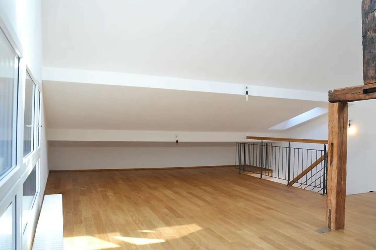 Casa a 3 generazioni, 7 stanze + 2 stanze + giardino. Elegante, moderno, chic ristrutturato, molto luminoso, tutto biologico - oppure: appartamento di 7 stanze e appartamento/bureau Au-pair di 2 stanze - Foto 12 di 15