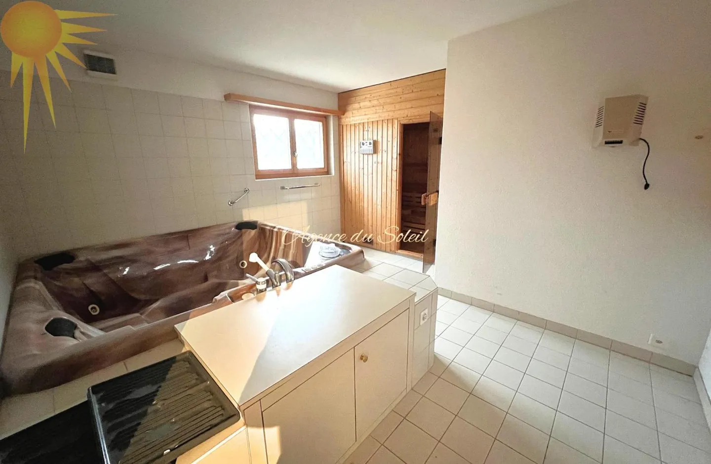 In Esclusiva! Splendido chalet di 8,5 stanze al confine del golf Ballesteros a Crans! - Foto 12 di 13