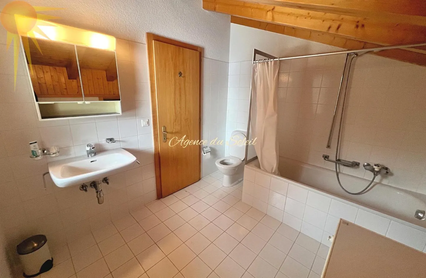 In Esclusiva! Splendido chalet di 8,5 stanze al confine del golf Ballesteros a Crans! - Foto 11 di 13