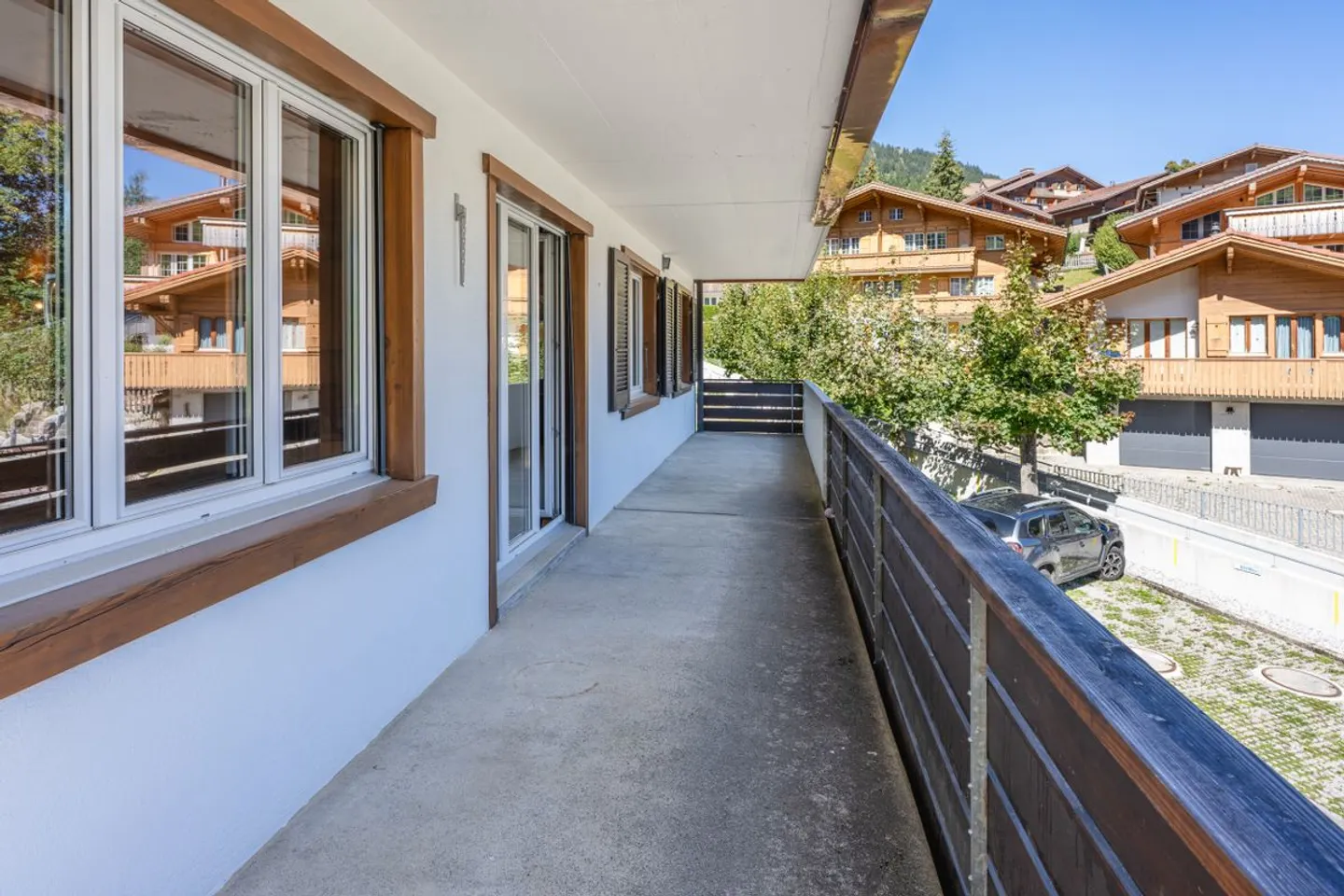 Charming Ground Floor Apartment - Photo 3 of 13