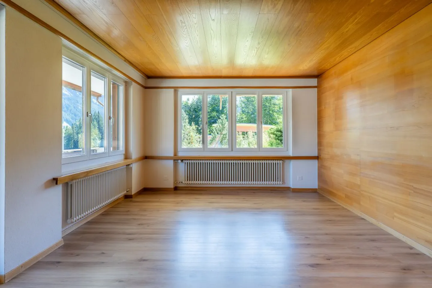 Charming Ground Floor Apartment - Photo 4 of 13