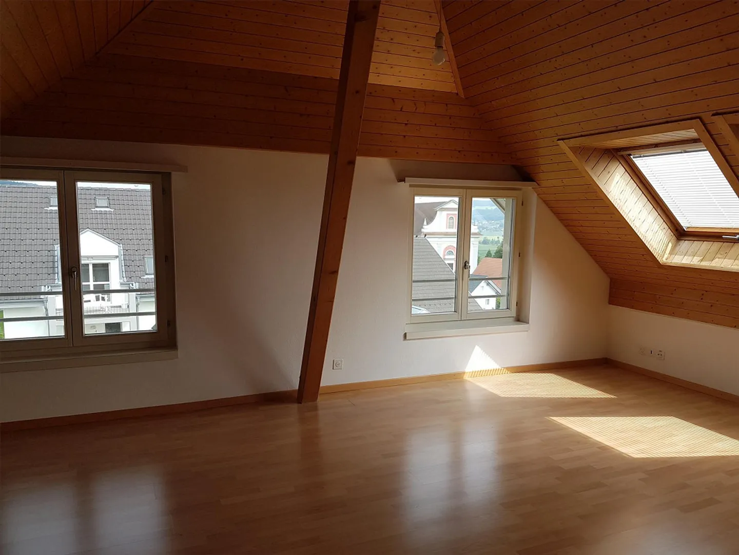 Charmante 1½-Zimmer-Dachwohnung - Foto 2 von 5
