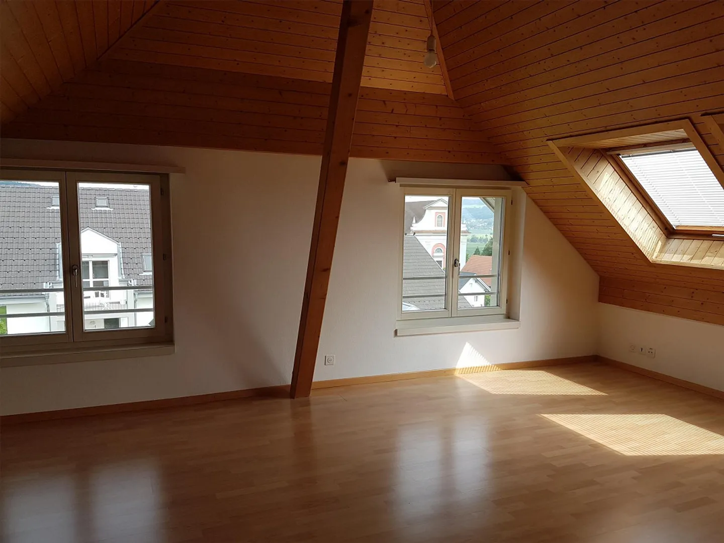 Charmante 1½-Zimmer-Dachwohnung - Foto 3 von 5