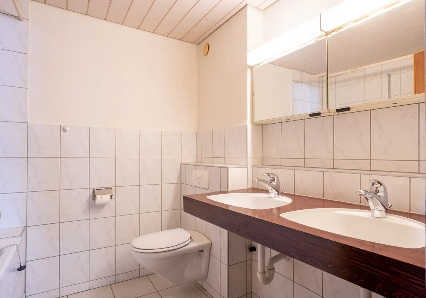 Charming Ground Floor Apartment - Photo 8 of 13