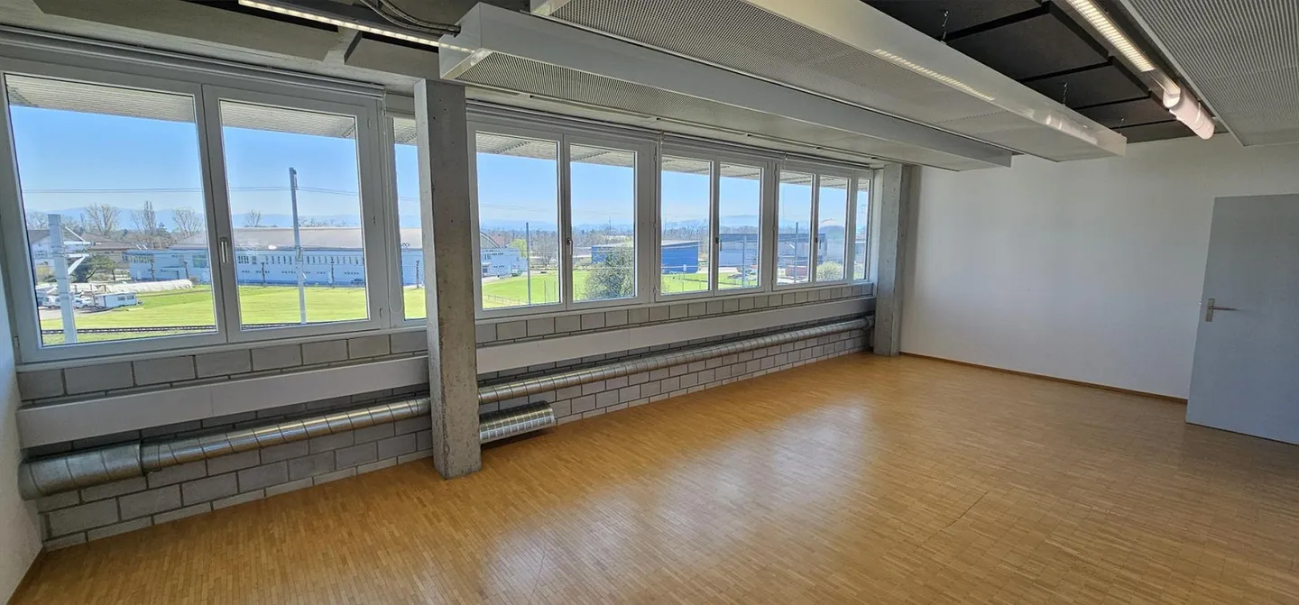 Bureaux lumineux avec vue imprenable sur les montagnes – Votre nouveau lieu de travail ! - Photo 9 sur 11