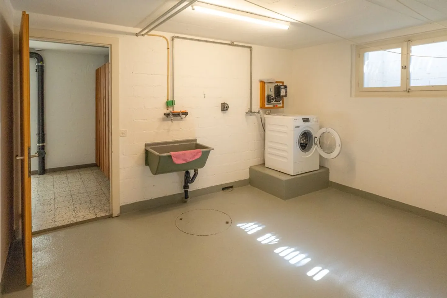 Charming Ground Floor Apartment - Photo 12 of 13