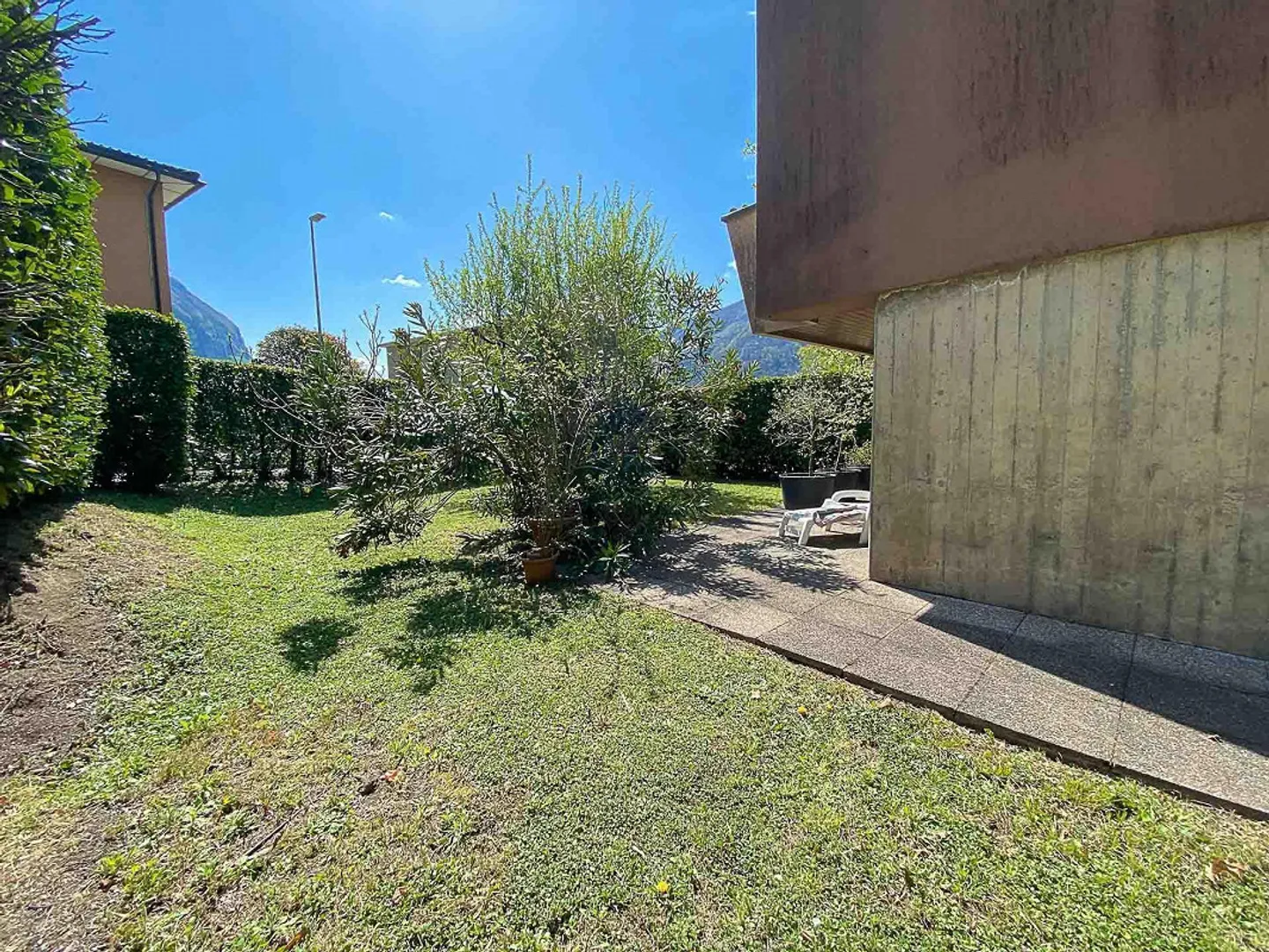 Spacious twin house with garden in Melano - Photo 10 of 19